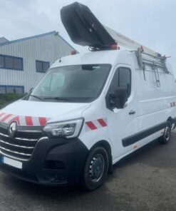 RENAULT Master 2,3 dCi, plošina KLUBB K32 dosah 12,8 m R.v.: 07/2020, 2299cm3, 107kW (145PS), M6, Diesel, Euro 6, 2-miestne, 76.550 km Hydraulická pracovná plošina KLUBB K32, 120kg, 1 osoba, 605 mh