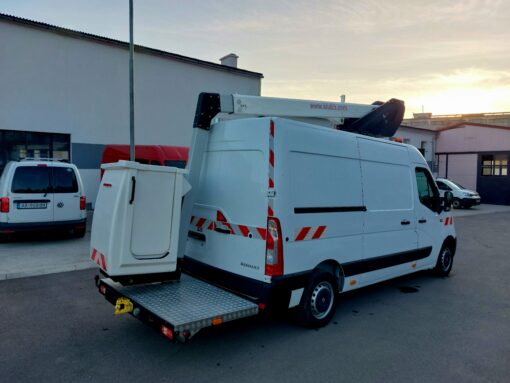 RENAULT Master 2,3 dCi, plošina KLUBB K32 dosah 12,8 m R.v.: 05/2020, 2299cm3, 96kW (130PS), M6, Diesel, Euro 6, 2-miestne, 102.600 km Hydraulická pracovná plošina KLUBB K32, 120kg, 1 osoba, 359 mh