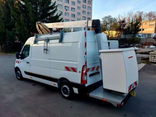 RENAULT Master 2,3 dCi, plošina KLUBB K32 dosah 12,8 m R.v.: 05/2020, 2299cm3, 96kW (130PS), M6, Diesel, Euro 6, 2-miestne, 102.600 km Hydraulická pracovná plošina KLUBB K32, 120kg, 1 osoba, 359 mh